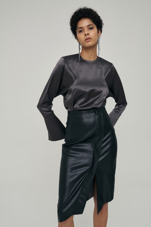 [SUL LEE][에코 레더]Asymmetric Cut Warp Style Leather Skirt