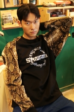 Snake skin raglan sleeve t-shirt